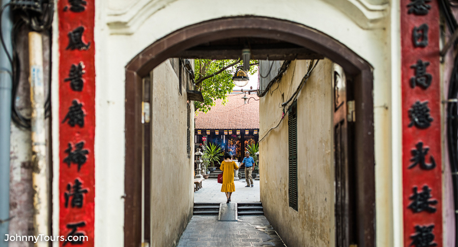 3 WALKING TOURS OF HANOI