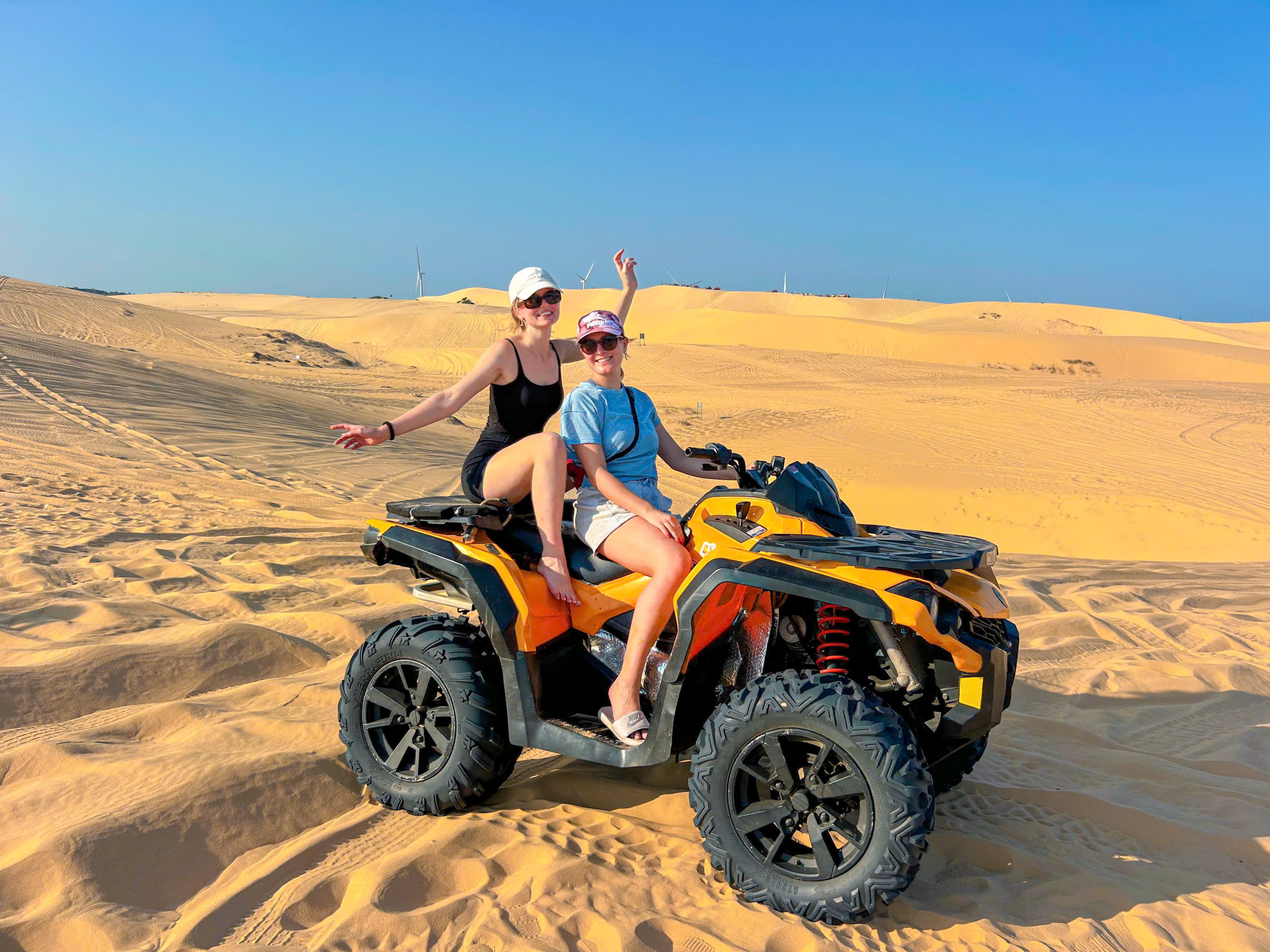 Mui Ne Sand Dunes Jeep Tour with Friendly English Guide 